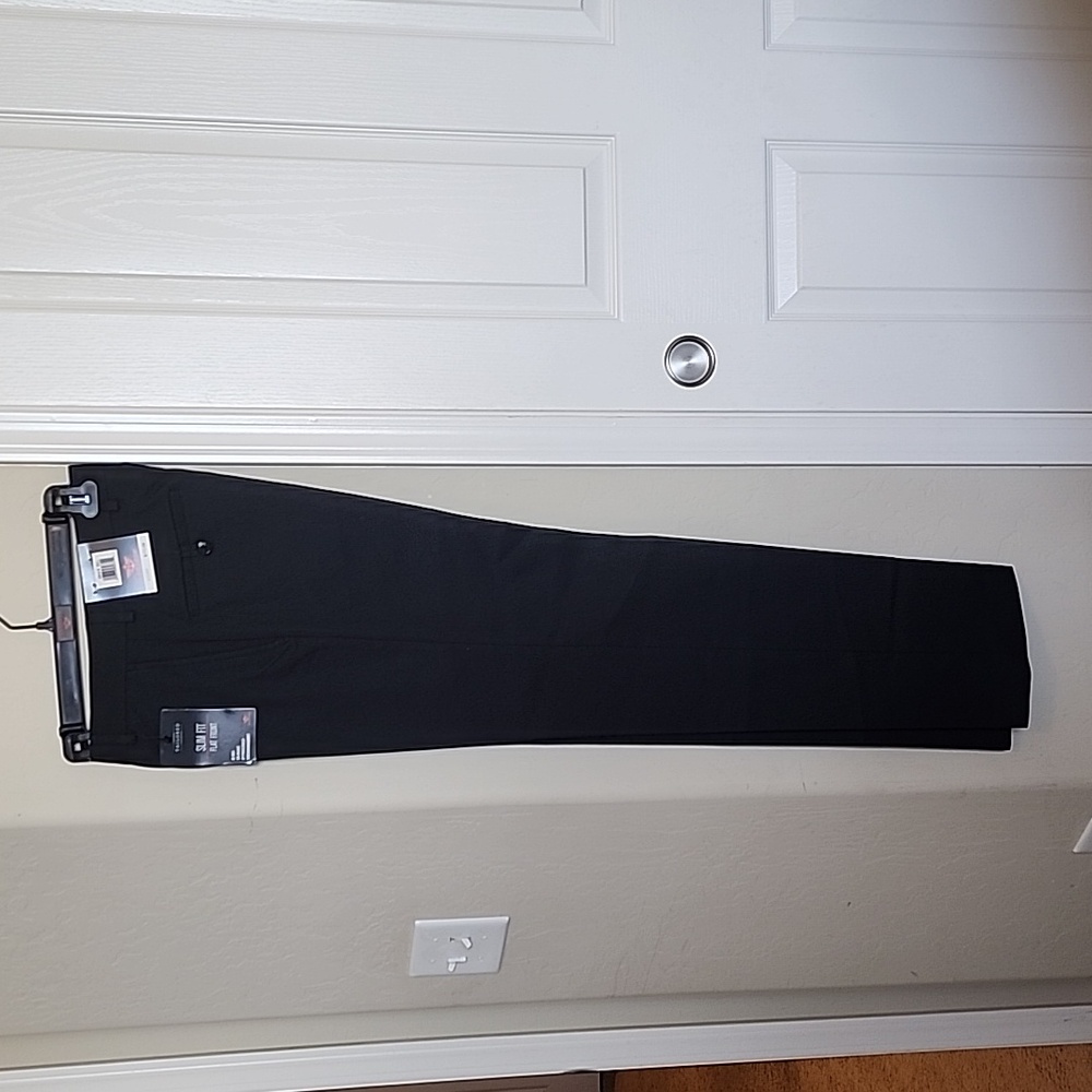NWT Dockers Black 29W x 32L Slim Fit Flat Front Pants